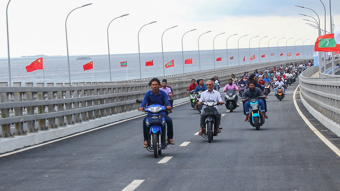 中马友谊大桥通车当天景象.jpg