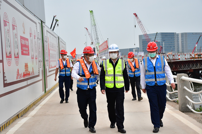 2020年，4月14日，由瑞凯到厦门第二东通道项目调研指导疫情防控和复工复产工作——现场调研照片—王云龙摄—厦门第二东通道项目 (3).jpg