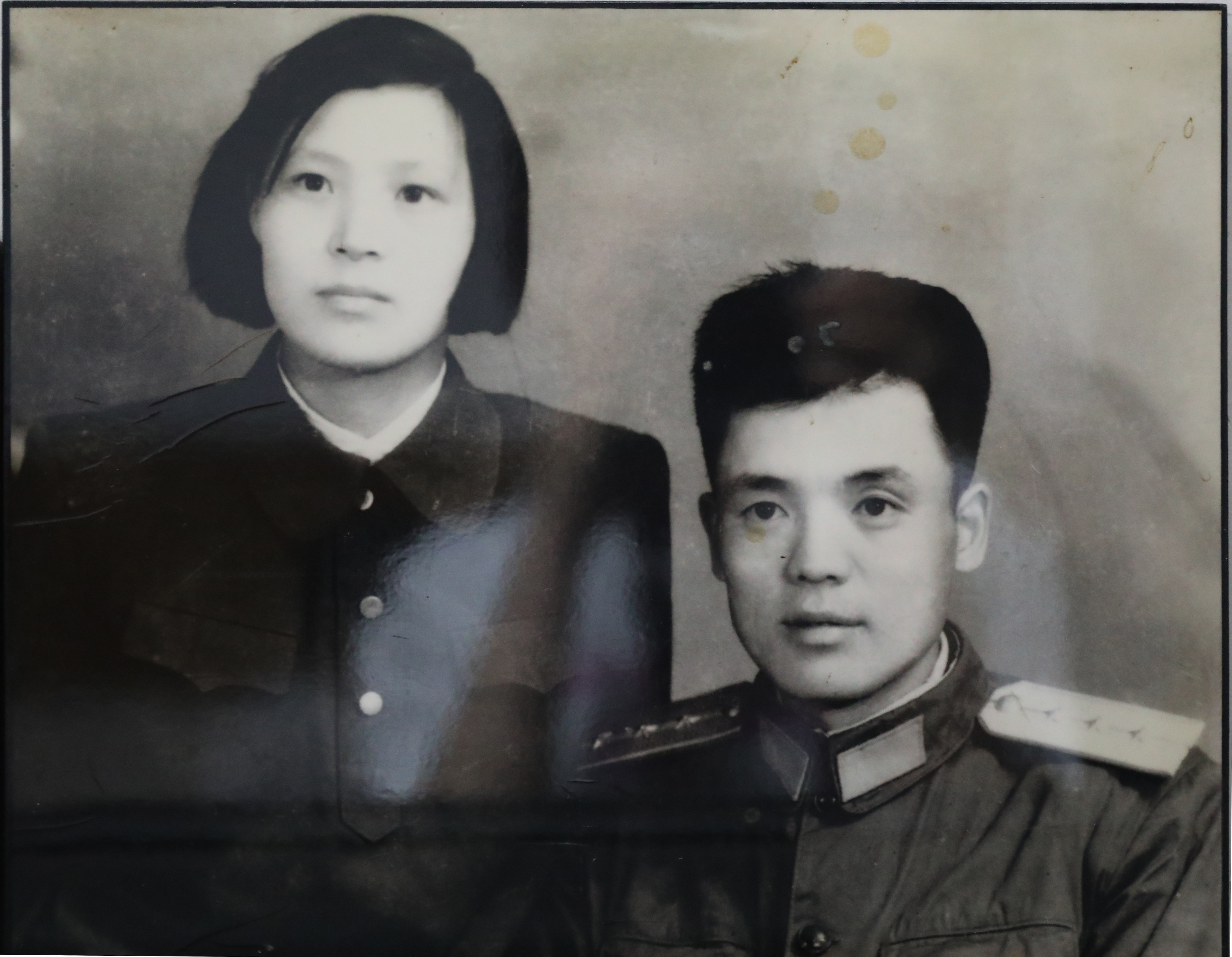 1759991369026 那兴武与老伴合影