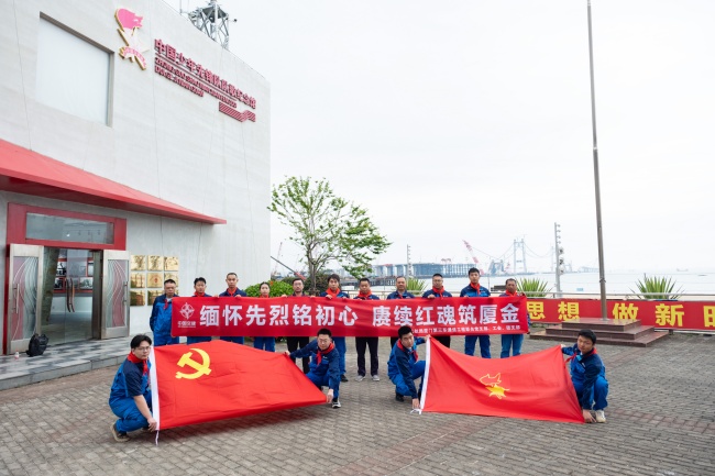 厦金大桥项目开展“缅怀先烈铭初心赓续红魂筑厦金”主题教育活动14(1)
