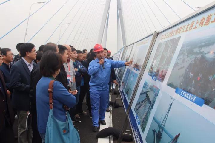 《桥梁》杂志组织会务专家参观沌口大桥.jpg