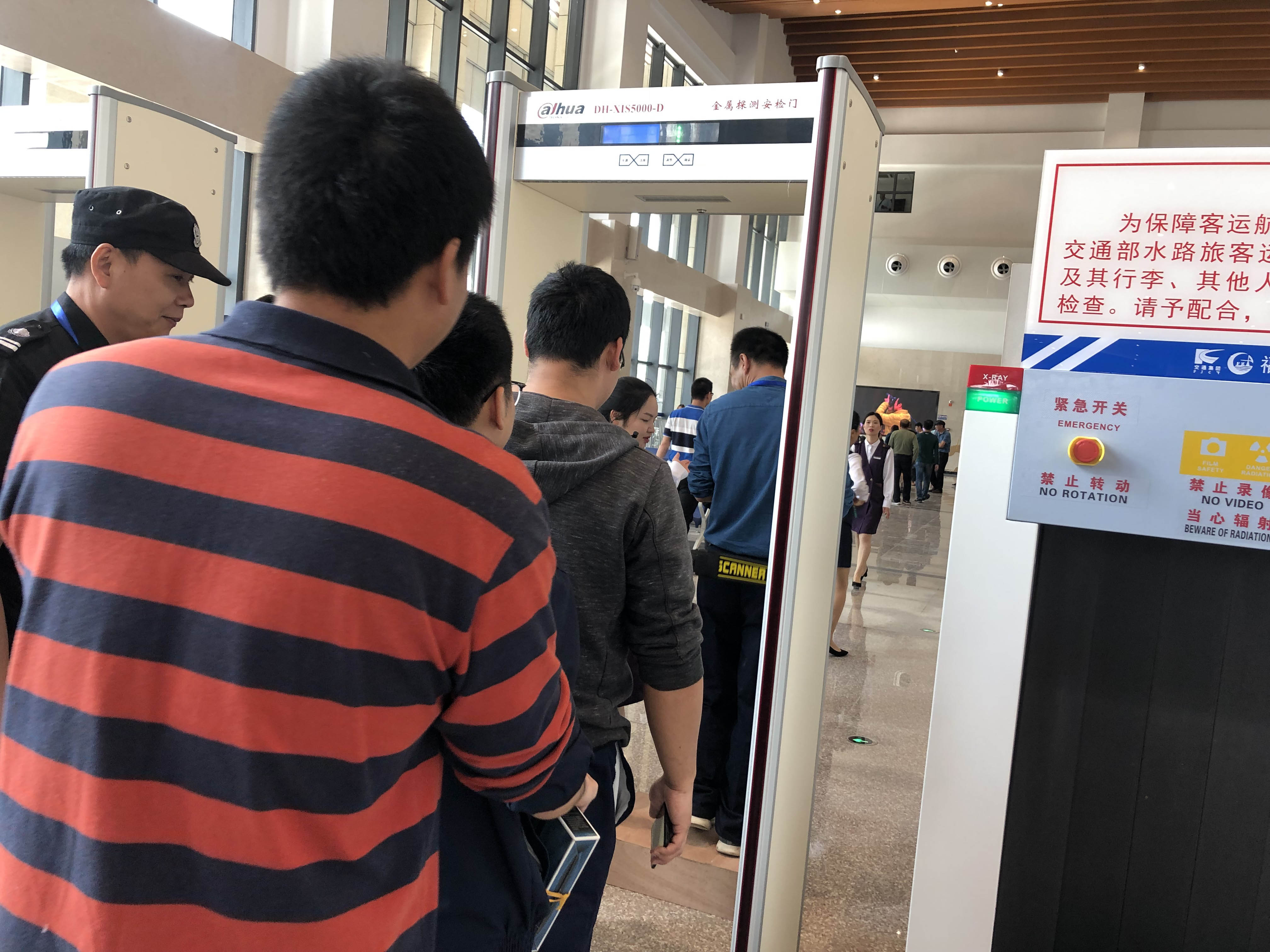 5-侯船大厅安全检查