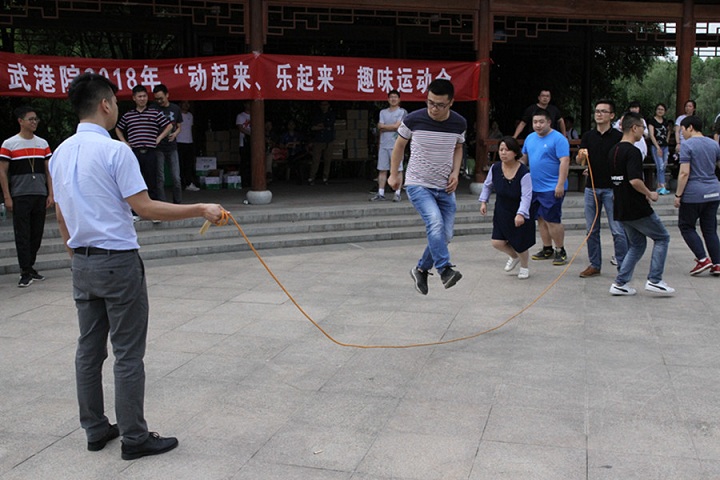 2、图为：&ldquo;跳长绳&rdquo;项目.jpg