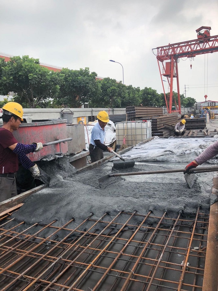福厦铁路UHPC栈桥面板预制.jpg
